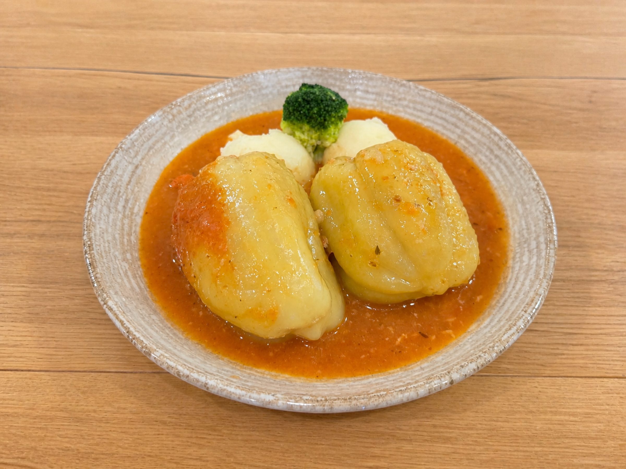 Polnjena paprika s pire krompirjem